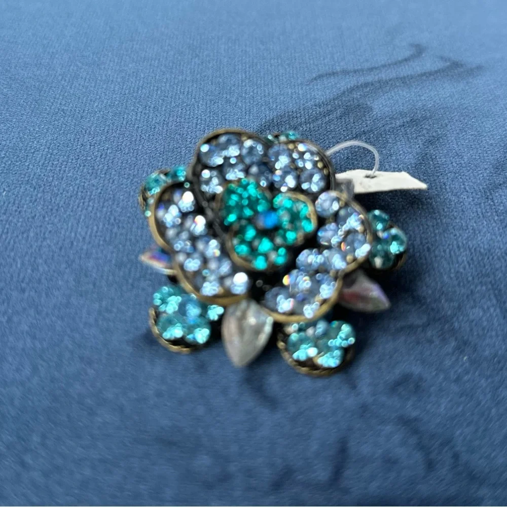 NWT Rose 3D Brooch with beautiful crystals